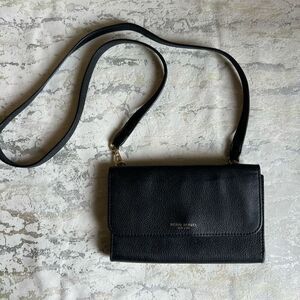 Henri Bendel Crossbody clutch wallet